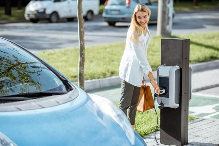 CHARGING STATION FOR ELECTRIC VEHICLES